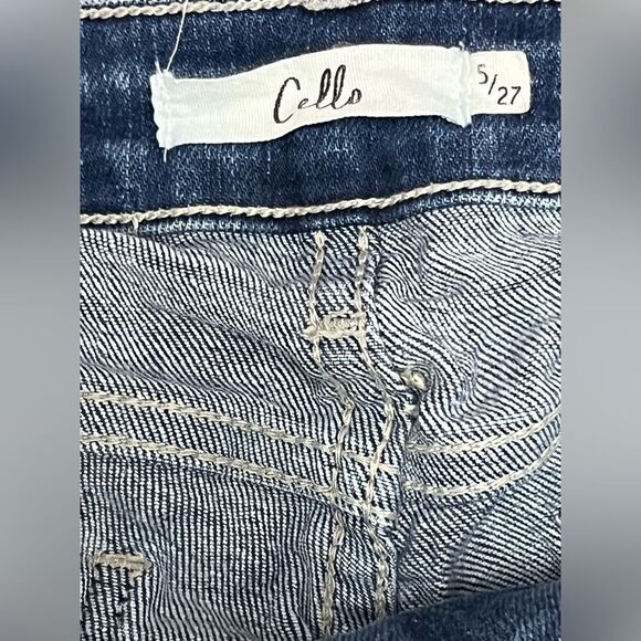 Cello Women’s Distressed Jeans Cropped Blue Denim Size 5/ 27 - Picture 3 of 6